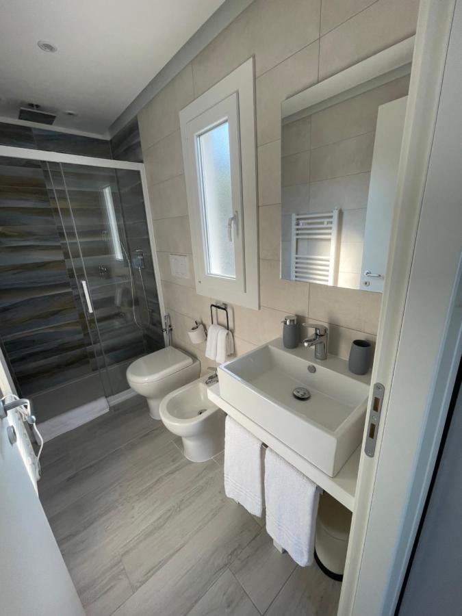 Marina Degli Estensi Floating Resort Лидо-дельи-Эстенси Экстерьер фото