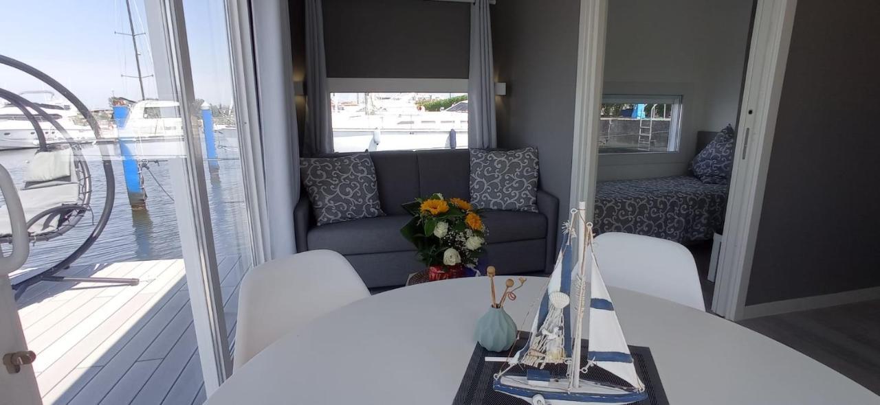 Marina Degli Estensi Floating Resort Лидо-дельи-Эстенси Экстерьер фото