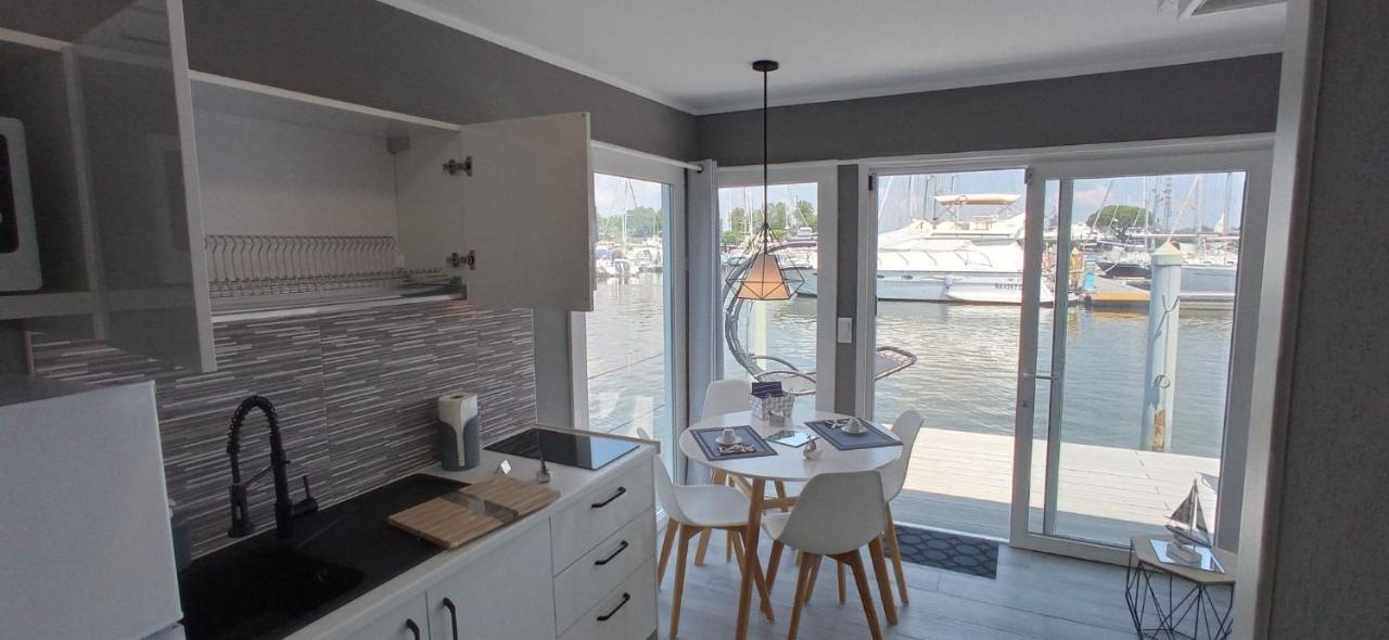 Marina Degli Estensi Floating Resort Лидо-дельи-Эстенси Экстерьер фото